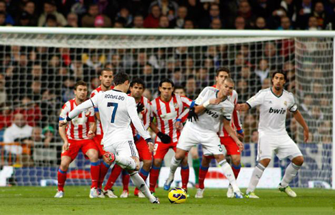 cristiano-ronaldo-598-free-kick-goal-in-real-madrid-vs-atletico-for-the-spanish-league-la-liga-in-2012-2013